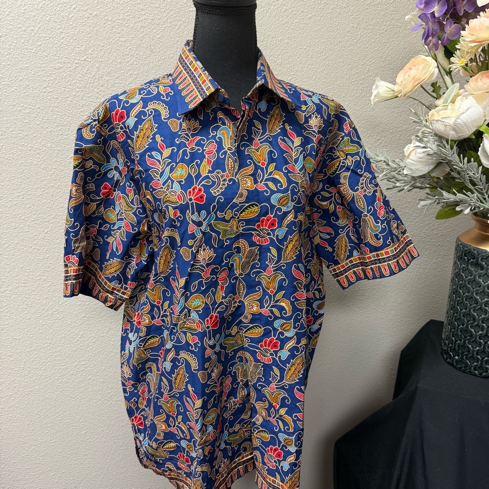 Lelari Singapore Blue Floral Batik Print Short Sleeve Button Shirt M